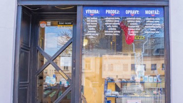 Vstup do prodejny s výlohou